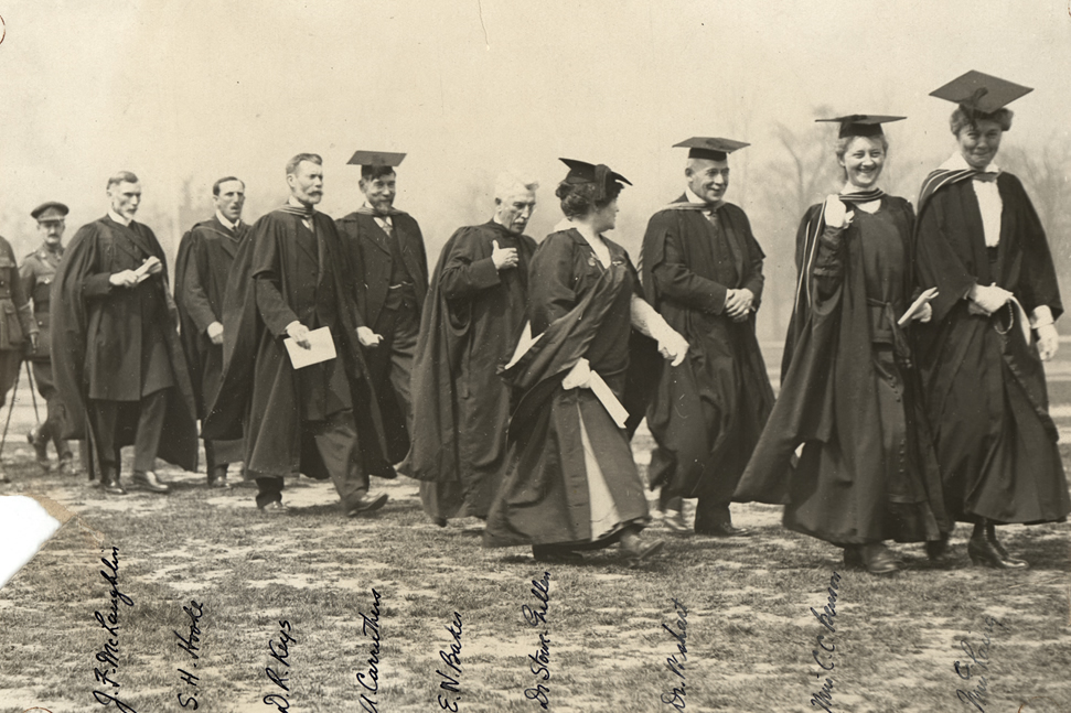 Students at convocation 1916