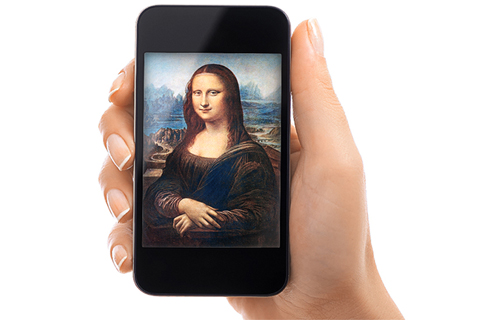 Photo of a hand holding a mobile phone with an image of the Mona Lisa on it.