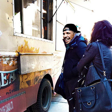 Photo of Drake ordering at a food truck