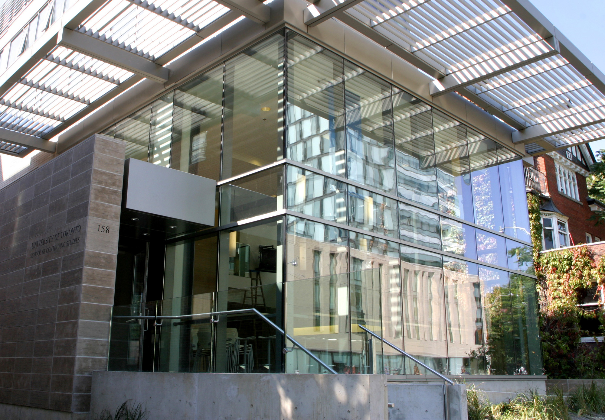 Photo of exterior of School of Continuing Studies