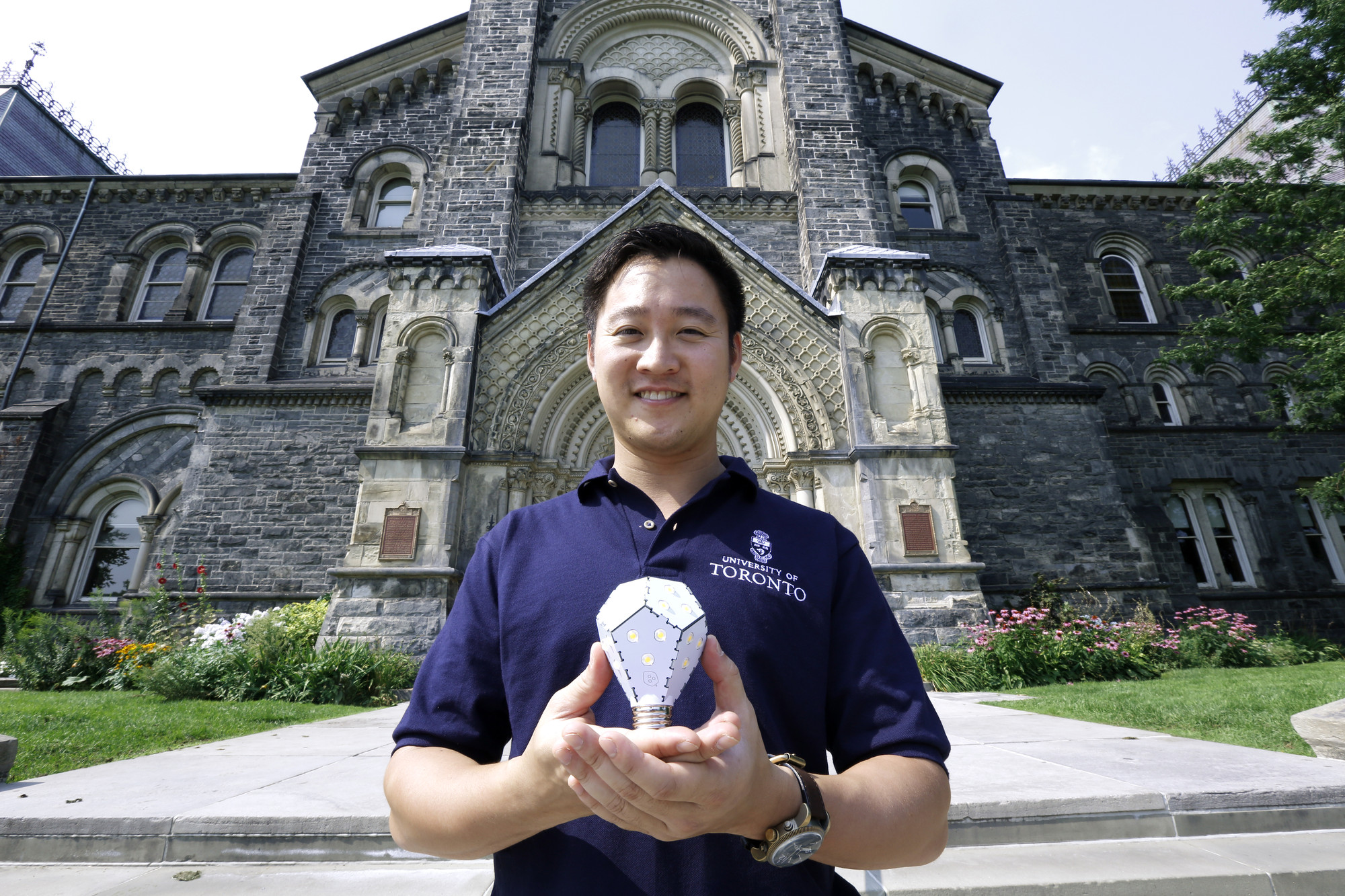 Gimmy Chu, a University of Toronto graduate, co-founded the green technology company Nanoleaf. They developed the Nanoleaf LED light bulb, the world's most energy-efficient bulb.